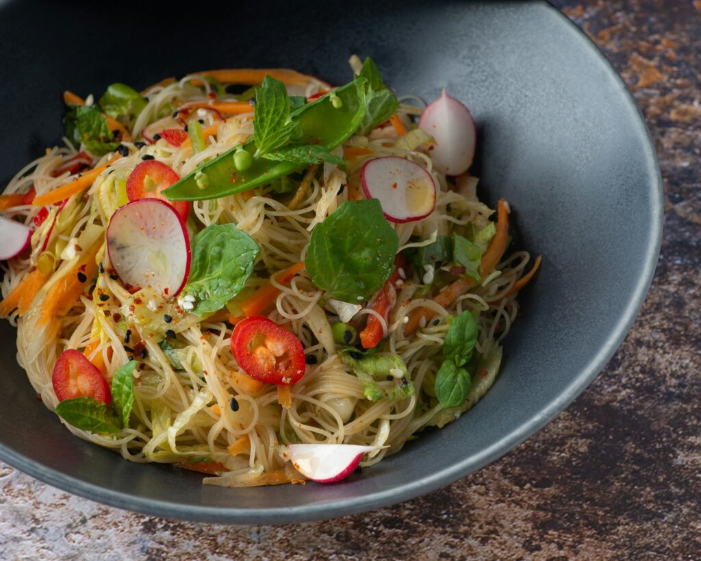 Asiatischer Glasnudelsalat mit Gemüse